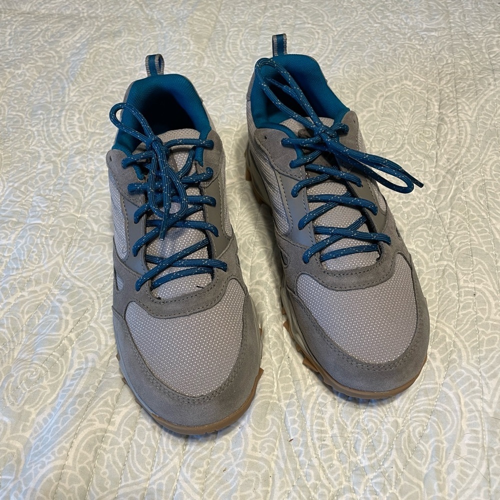 UNWORN Columbia hiking shoes- mint condition
